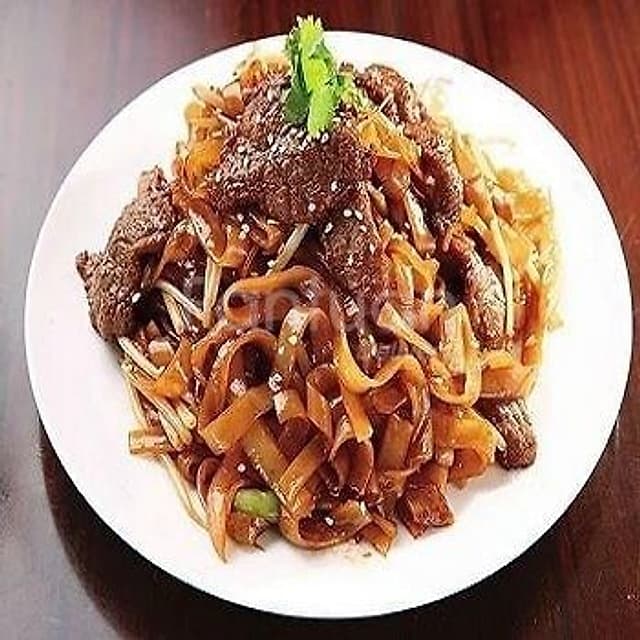 Fried Rice Noodle with Beef — 乾炒牛河