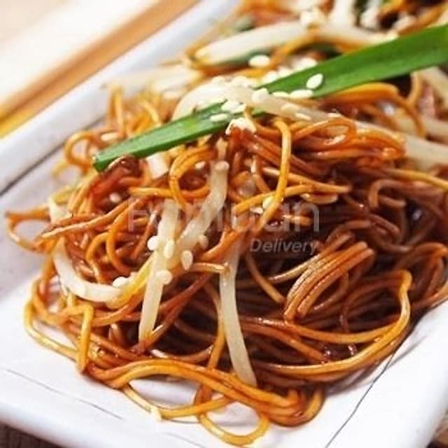 Shredded Chicken Chow Mein — 豉油皇雞絲炒麵