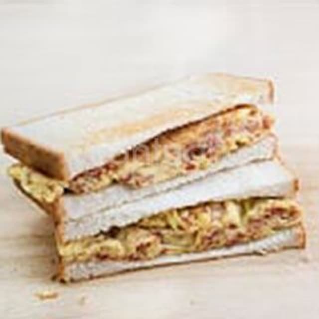 Corned Beef & Egg Sandwich — 咸牛肉蛋三文治