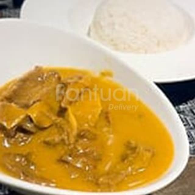 Curry Beef Brisket on Steamed Rice — 咖哩牛腩飯