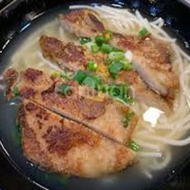 Pork Chop on Vermicelli in Soup — 豬扒湯米粉