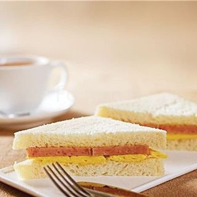 Luncheon Meat & Egg Sandwich — 午餐肉雞蛋三文治